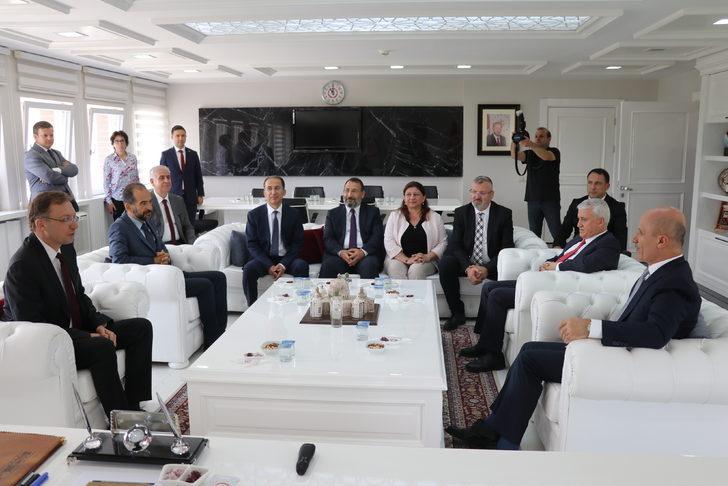 YÖK Başkanı Özvar, Isparta'da eğitim gören yabancı öğrencilerle bir araya geldi: G2