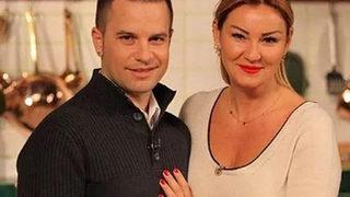 Pınar Altuğ süper minisiyle poz verdi! Biraz yaşlanın artık