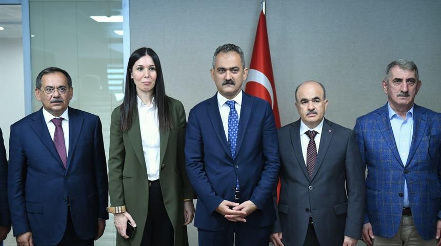 Milli Eğitim Bakanı Özer'den öğretmenlere salgın dönemi ile ilgili başarı belgesi açıklaması: