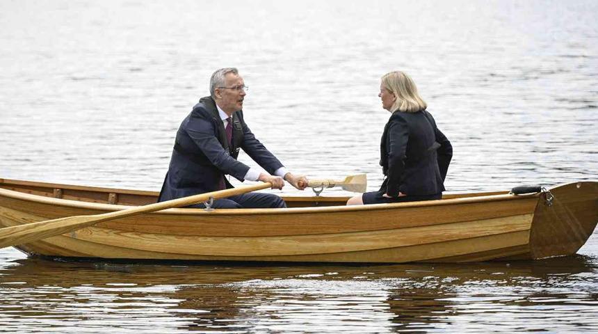 NATO Genel Sekreteri Stoltenberg'in görüntüleri çok konuşulacak! İsveç Başbakanı ile kayıkta...