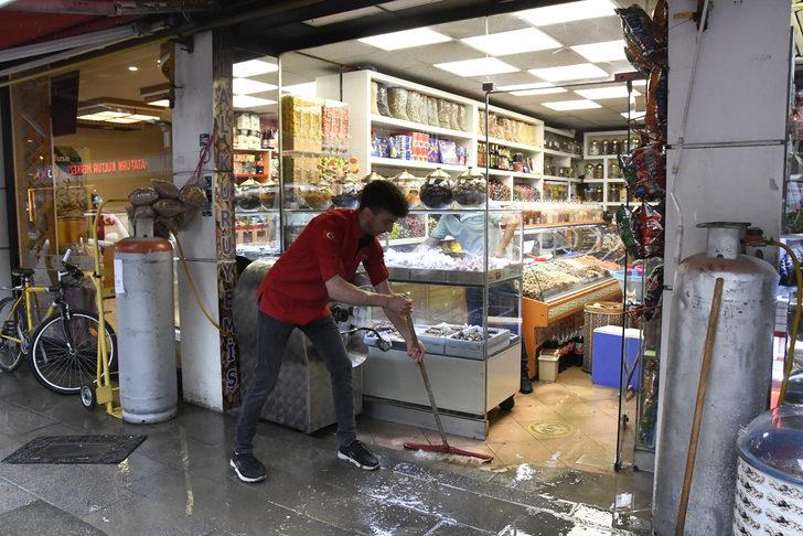 Gümüşhane'de sağanak hayatı olumsuz etkiledi G3