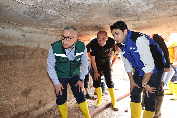 Sivas Valisi Yılmaz Şimşek selden zarar gören Gemerek'te incelemede bulundu: G5