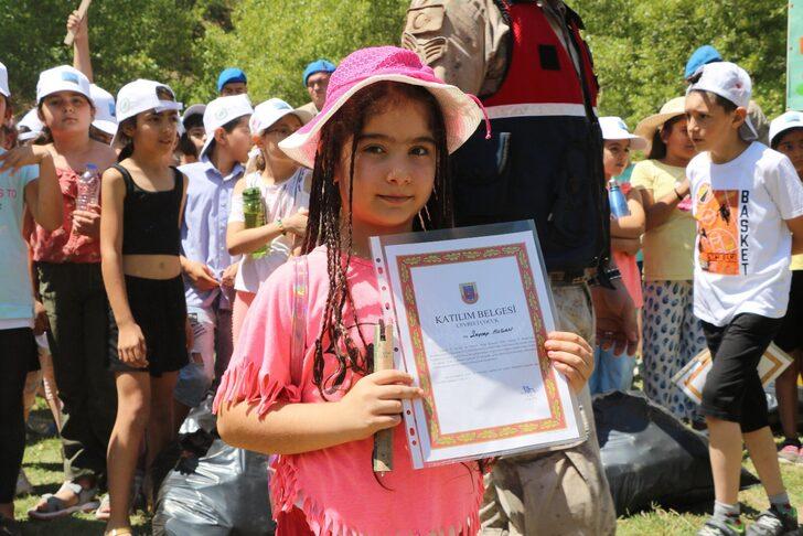 Tunceli'de öğrenciler Munzur Vadisi'nde çöp topladı G2