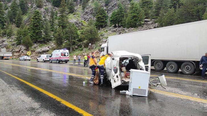 Konya'da iki tır ile bir otomobilin karıştığı kazada 1 kişi öldü G2