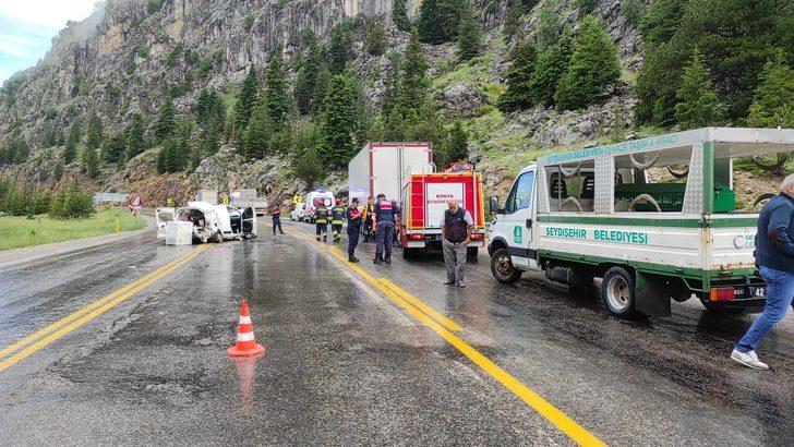 Konya'da iki tır ile bir otomobilin karıştığı kazada 1 kişi öldü G5