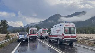 Antalya'da iki otomobilin çarpıştığı kazada 1 kişi öldü, 3 kişi yaralandı