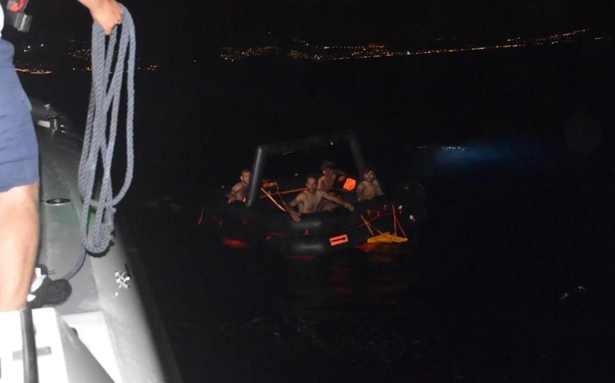 Muğla a&ccedil;ıklarında 48 d&uuml;zensiz g&ouml;&ccedil;men kurtarıldı