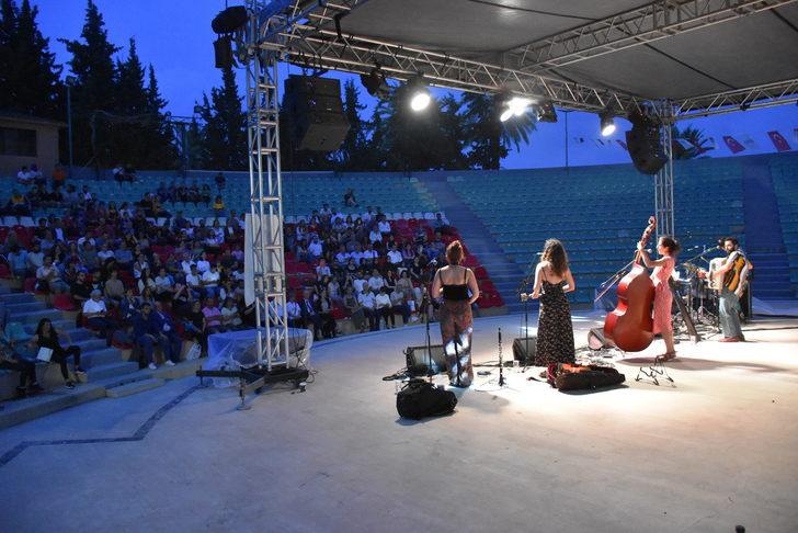 Collectif Medz Bazar müzik grubu, Adana'da sahne aldı G5