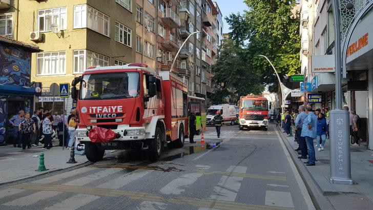 Kocaeli'de halk otobüsündeki yangını itfaiye söndürdü G4
