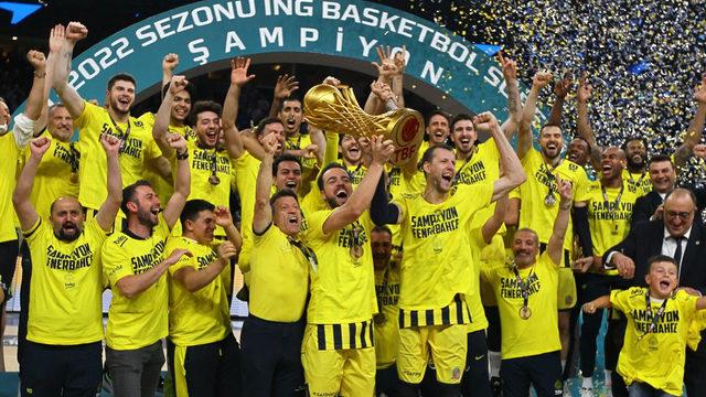 Son dakika: Anadolu Efes'i play-off final serisinde 3-1 mağlup eden Fenerbahçe Beko şampiyonluğa ulaştı!