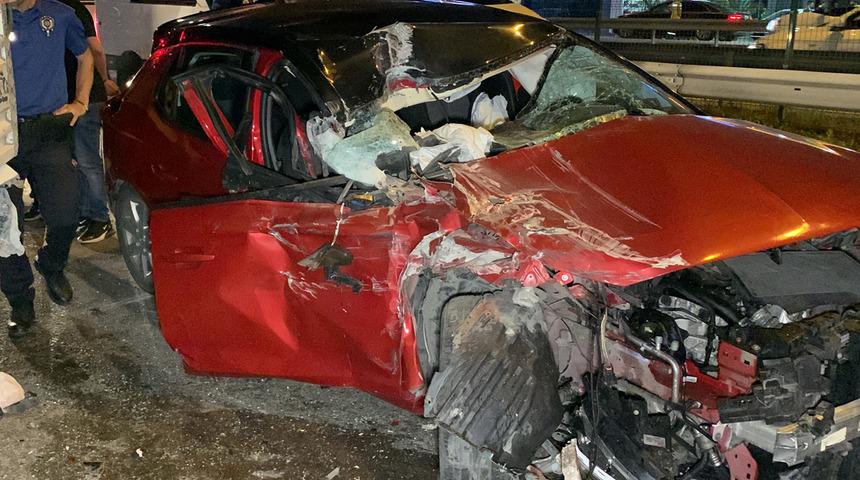 Pendik'te feci kaza: 1'i ağır 4 yaralı! Trafik durma noktasına geldi