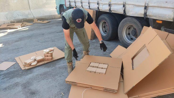 Erzincan'da 23 kilo 767 gram eroin ele geçirildi, olayla ilgili 3 kişi tutuklandı G1