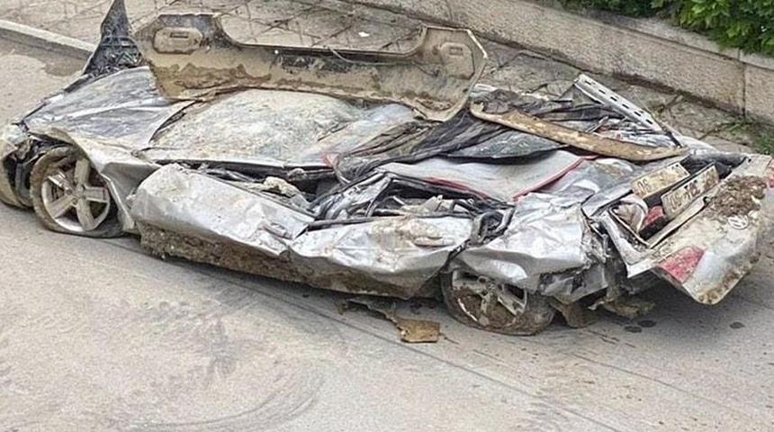 Ankara'daki selin izleri gün yüzüne çıkıyor... Üzerine istinat duvarı çöktü, kağıt gibi ezildi!