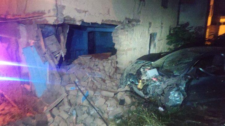 Bursa'da evin duvarına çarpan otomobildeki kişi öldü G2