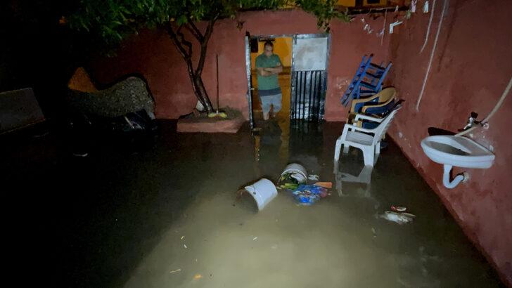Adana'da sağanak nedeniyle bazı evleri ve iş yerlerini su bastı G5