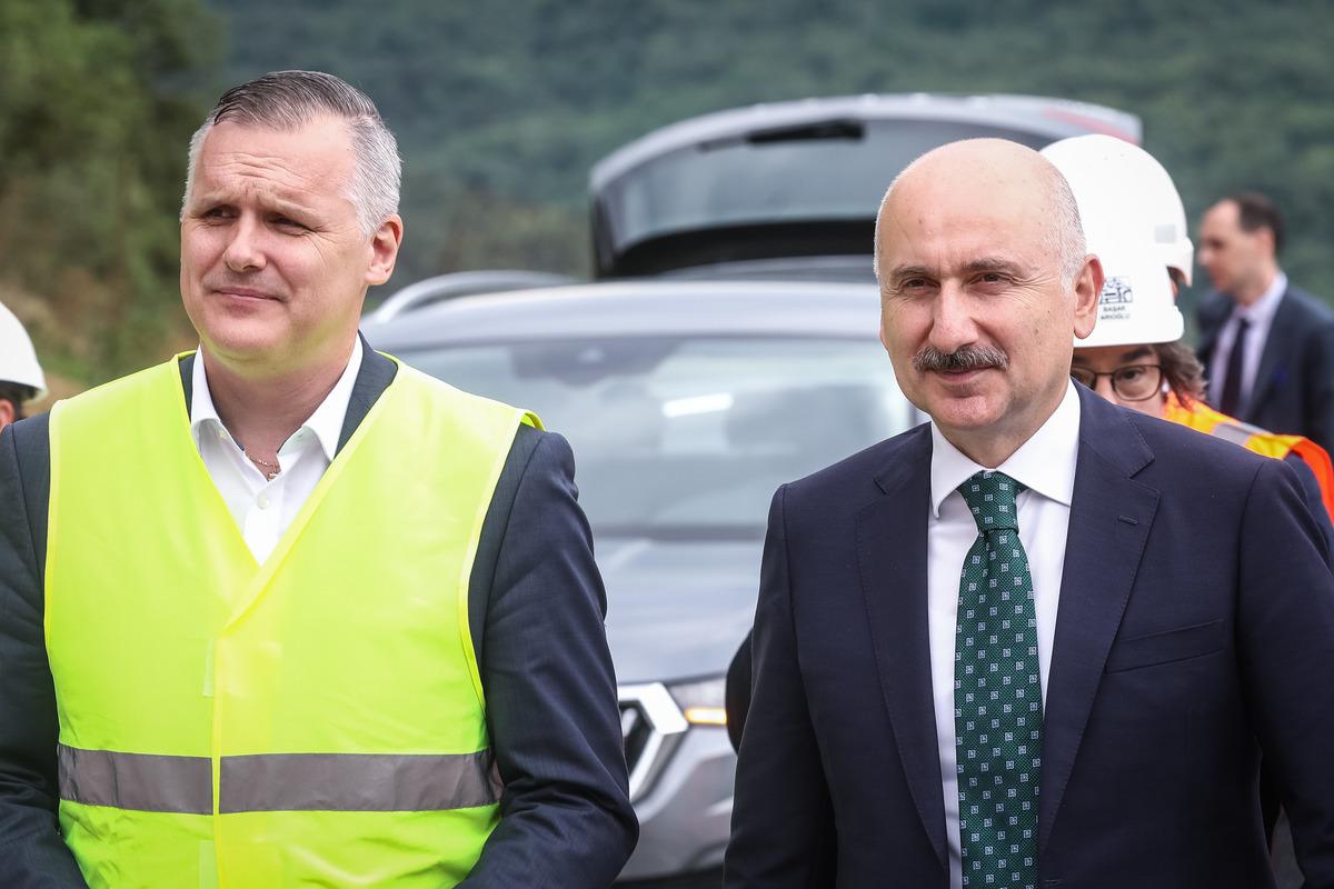 Bakanı Karaismailoğlu, Slovenya'daki "Mlinarji T&uuml;neli Birleşme T&ouml;reni"ne katıldı:
