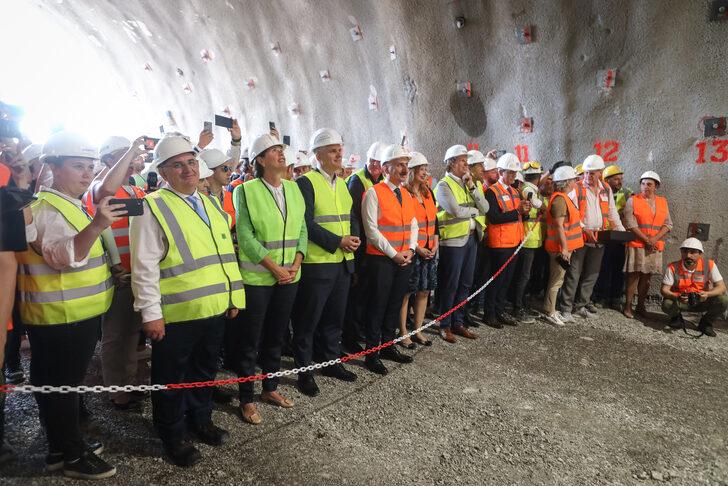 Bakanı Karaismailoğlu, Slovenya'daki "Mlinarji Tüneli Birleşme Töreni"ne katıldı: G4