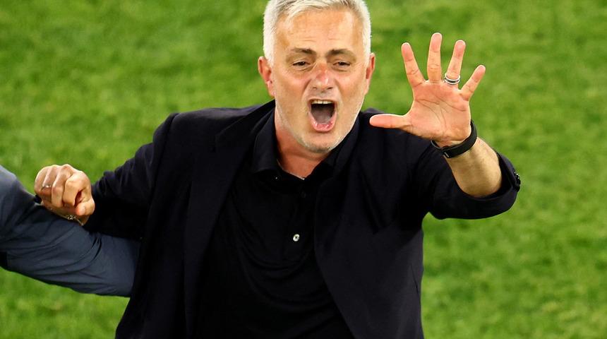 Son dakika: Jose Mourinho ne yaptı etti Türk yıldız Zeki Çelik'i kaptı! Kulüpler anlaştı...