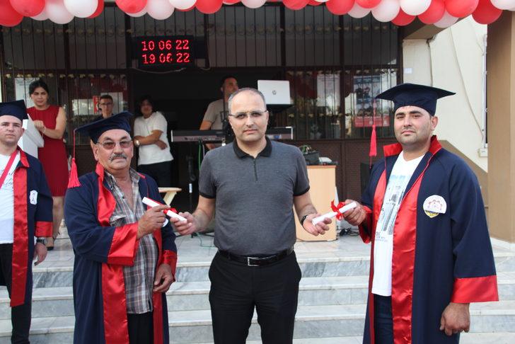 Mersin'de mesleki eğitim alan babayla oğlu birlikte mezun oldu G1