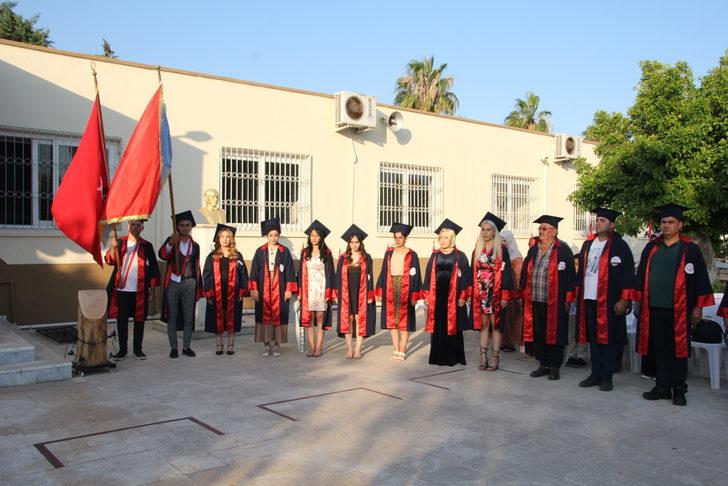 Mersin'de mesleki eğitim alan babayla oğlu birlikte mezun oldu G5