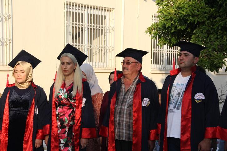 Mersin'de mesleki eğitim alan babayla oğlu birlikte mezun oldu G4
