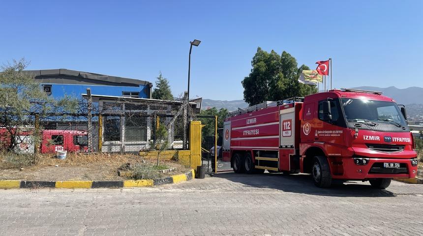 İzmir'de balata fabrikasında çıkan yangın hasara neden oldu