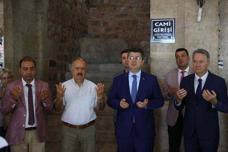 Edirne Valisi Kırbıyık, Tarihi Selimiye Arastası esnafının çarşıdaki bereket duasına katıldı G3