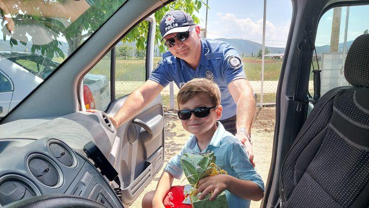 Amasya'da polisten 6 yaşındaki çocuğa doğum günü sürprizi G4