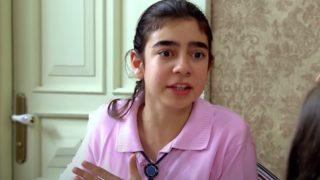 Alemin Kralı'nın Oben'i Birsu Demir mini etekli pozları ve imajıyla olay yarattı! Dua Lipa olmuşsun