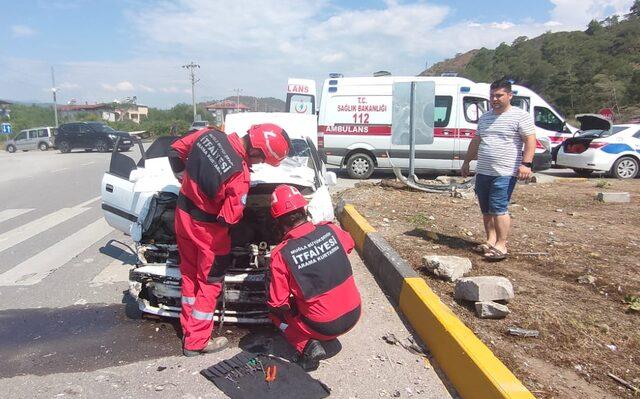 Muğla'da iki otomobilin karıştığı kazada 4 kişi yaralandı