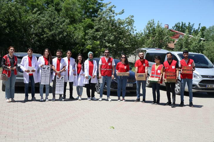 Muş'ta köylerde eğitim gören çocuklar göz taramasından geçiriliyor G2