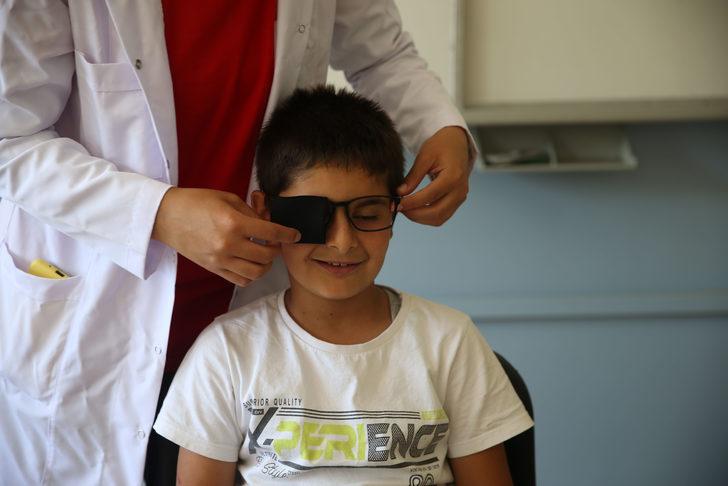 Muş'ta köylerde eğitim gören çocuklar göz taramasından geçiriliyor G5