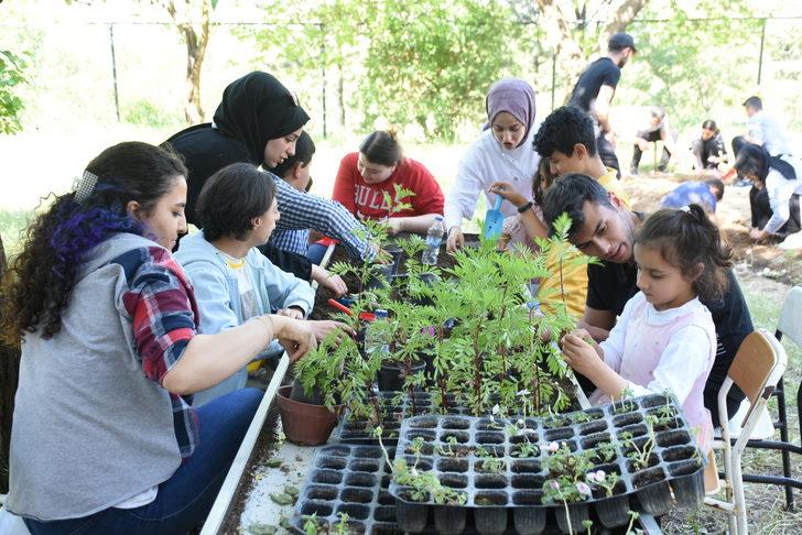 Malatya'da engelli çocuklar bahçe terapisiyle toprakla buluştu G1