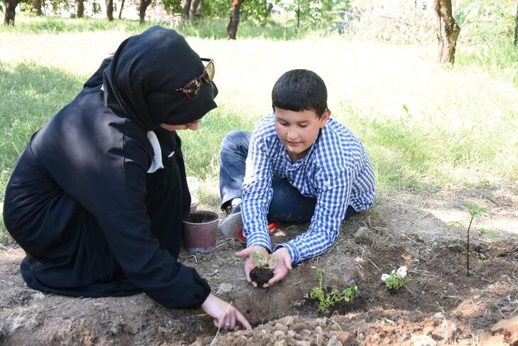 Malatya'da engelli çocuklar bahçe terapisiyle toprakla buluştu G3