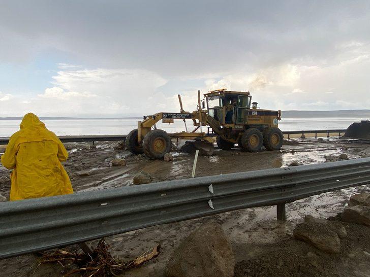 Etkili sağanak Şereflikoçhisar-Aksaray kara yolunda ulaşımı aksattı G2