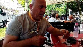 Sakarya'da köpek tasması takıp dolaşıyor: Amacım nefsimi dizginleyip camiye götürmek