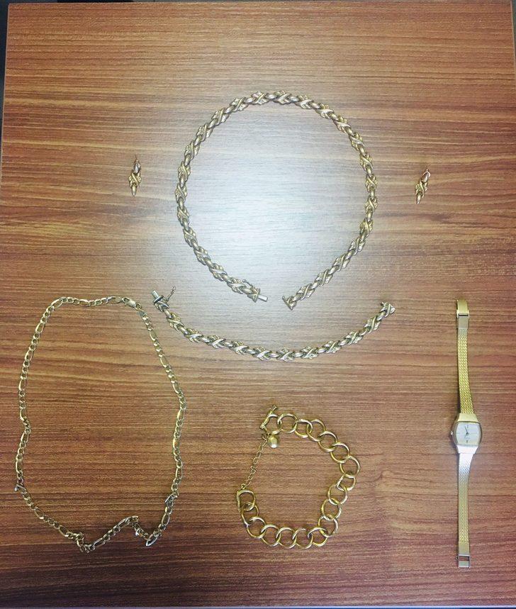 Yalova'da 2 kadın, kendilerini polis ve savcı olarak tanıtan dolandırıcıların hedefi oldu G5