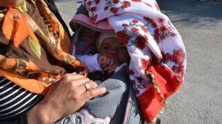 Ermenek duruşmasına 3.5 aylık kızıyla katılan madenci eşi: Babasını savunmaya geldi