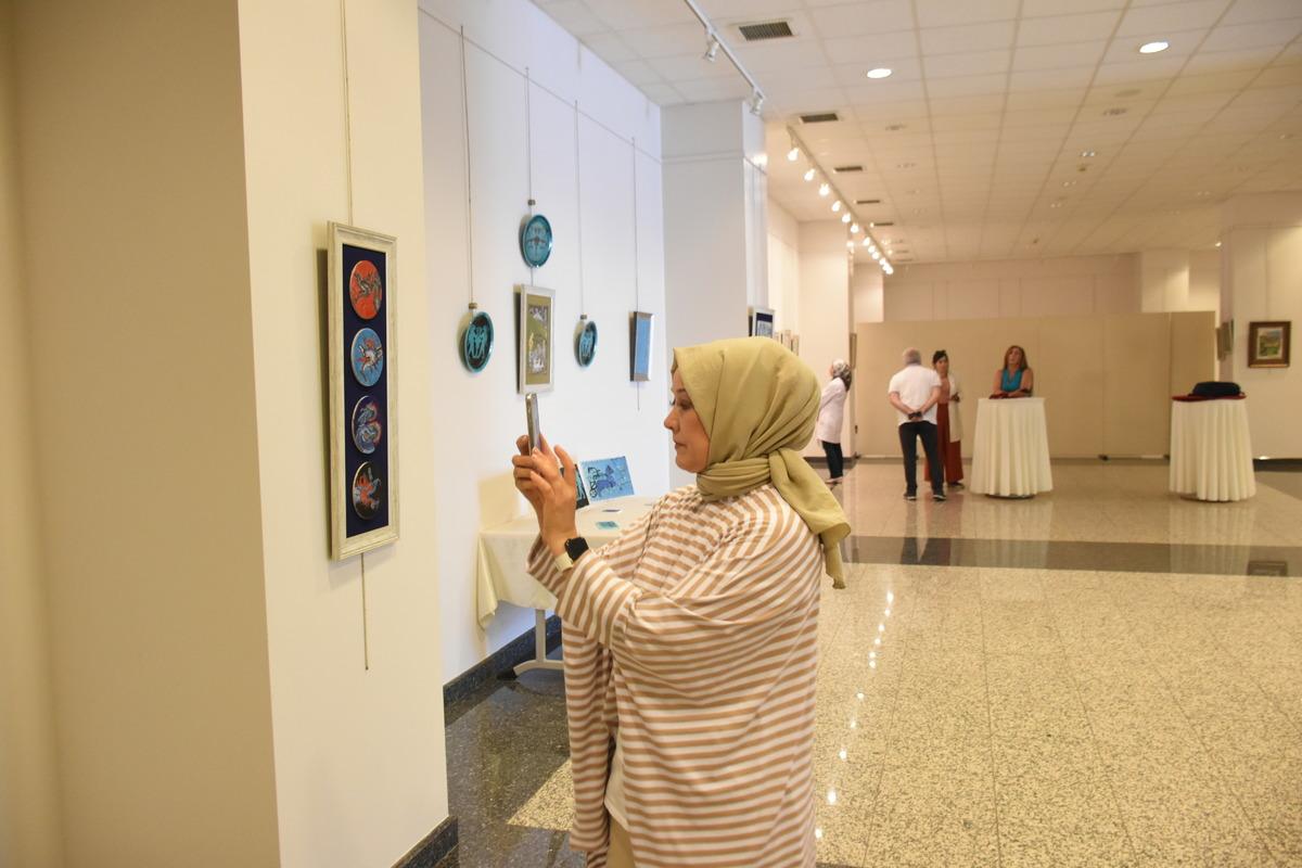 Arslantepe fig&uuml;rlerinin seramiğe aktarıldığı sergi Malatya'da a&ccedil;ıldı