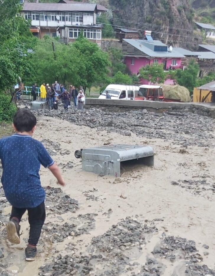 Erzurum'da sağanak yüzünden mahalle yolu kapandı, tarım alanları zarar gördü G2