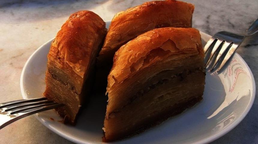 Bayramların vazgeçilmezi cevizli baklava tarifi