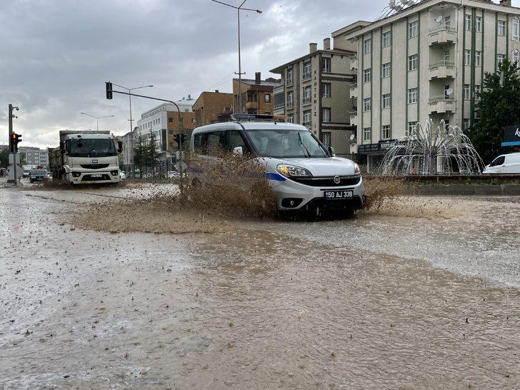 Nevşehir, Sivas ve Kırşehir'de sağanak hayatı olumsuz etkiledi G2