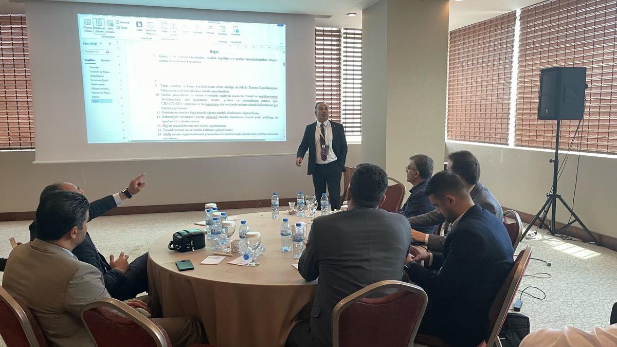 Şanlıurfa'da tarım, turizm, tekstil ve teknolojiyi buluşturan "Urfa 4.0 Zirvesi" s&uuml;r&uuml;yor