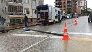 Konya'da sağanak nedeniyle bazı ev ve iş yerlerini su bastı