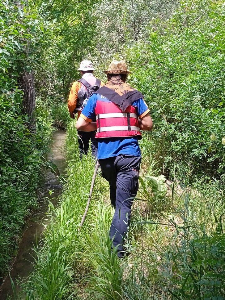 Siirt'te Müküs Çayı'nda akıntıda kaybolan hemşireyi arama çalışması devam ediyor G2