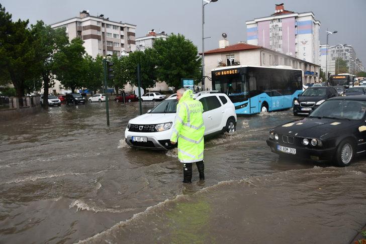 Nevşehir, Sivas ve Kırşehir'de sağanak hayatı olumsuz etkiledi G5