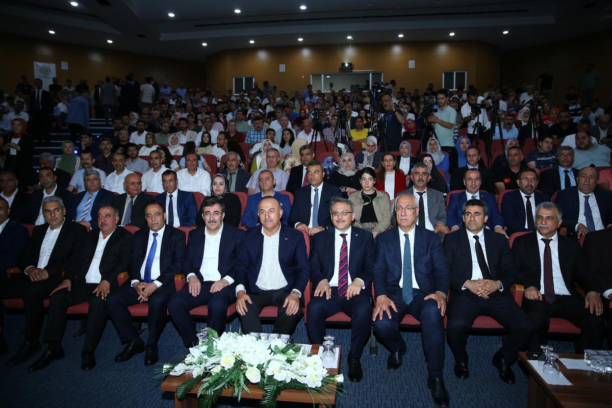 Bakan &Ccedil;avuşoğlu, Bing&ouml;l'de "Girişimci ve İnsani T&uuml;rk Dış Politikası Konferansı"nda konuştu: