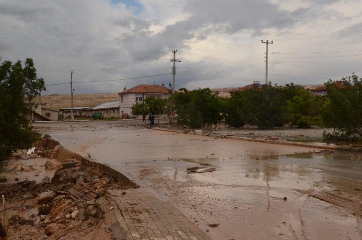 Karaman'da sağanak ulaşımı aksattı G5