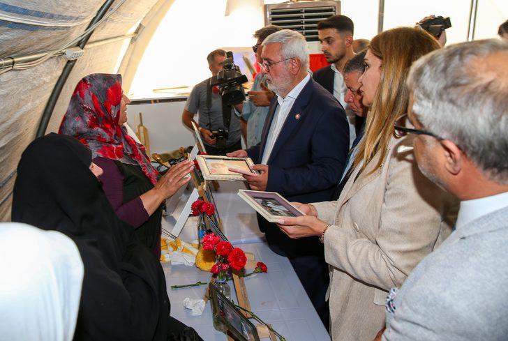 Demokrasi ve Birlik Derneği Genel Başkanı Metiner, Diyarbakır annelerini ziyaret etti: G2