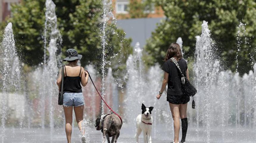 İspanya kavruluyor! Termometreler 40 derecenin &uuml;zerini g&ouml;sterdi